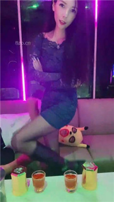 【陈甜女帝】KTV-赏赐给狗喝红色的圣水 -套路艾彩视频