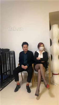 【甜心教主】职业装S-开发猥琐男同事做狗 -套路艾彩视频