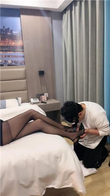 【爱丽丝】黑丝高跟美腿诱惑调