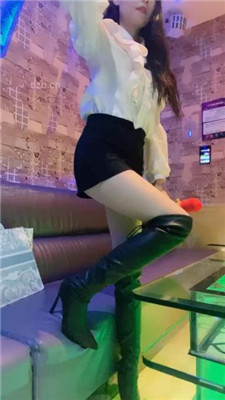 【陈甜女帝】KTV-狗舌头涂鞋油清理脏鞋 -套路艾彩视频