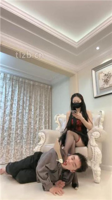 【桃幼幼】狗链拴狗囚禁-跪舔黑丝高跟-奖励圣水-骑马塞嘴 -套路艾彩视频