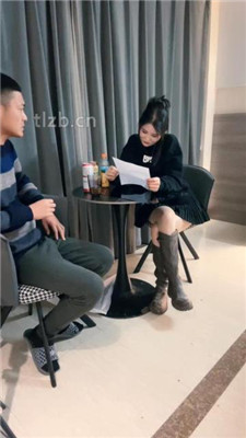 【孤傲女帝】胯下的卑贱-圣水淋浴/耳光/强制吃内内 -套路艾彩视频