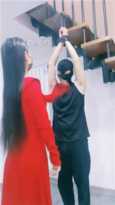 【护短】吊绑驯化不听话的小狗 -套路艾彩视频