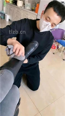 【嘉文】长靴踩踏/闻舔白袜/家务奴 -套路艾彩视频