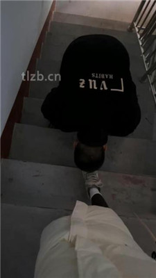 【辣姐】楼梯间公开处刑遛狗 -套路艾彩视频