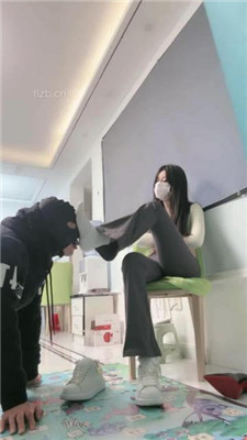 【月影儿】瑜伽裤白袜调/全体重踩踏深喉 -套路艾彩视频