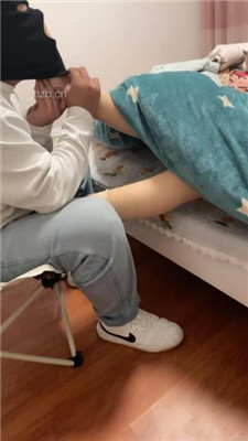 【曼曼老师】下贱家奴-裸足恋足舔 -套路艾彩视频