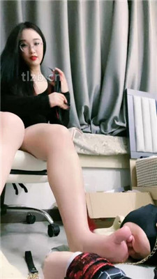 【小羊】母畜-迷恋臭脚丫的闺蜜 -套路艾彩视频