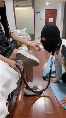 【珂儿大小姐】舔超脏鞋底/裸足恋足/赏赐圣水 -套路艾彩视频