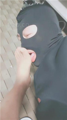 【s大大】绿帽狗裸足恋足舔 -套路艾彩视频