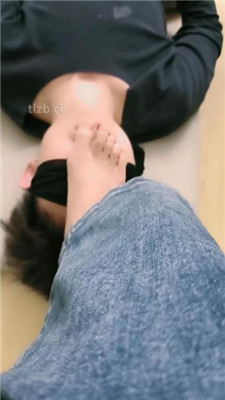 【啡啡】迷恋裸足的下贱小奶狗 -套路艾彩视频