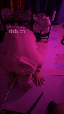 【璐璐大王】圈养M跪舔长靴踩踏/重度sp -套路艾彩视频