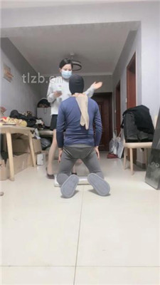 【小原妈妈】提档/高跟踩踏/肉丝脚狂舔 -套路艾彩视频