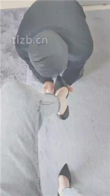 【云儿】跪舔白领S的高跟美足 -套路艾彩视频