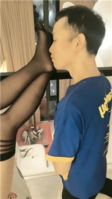 【楼ds】黑丝裸足美腿狂舔 bf42735 -套路艾彩视频