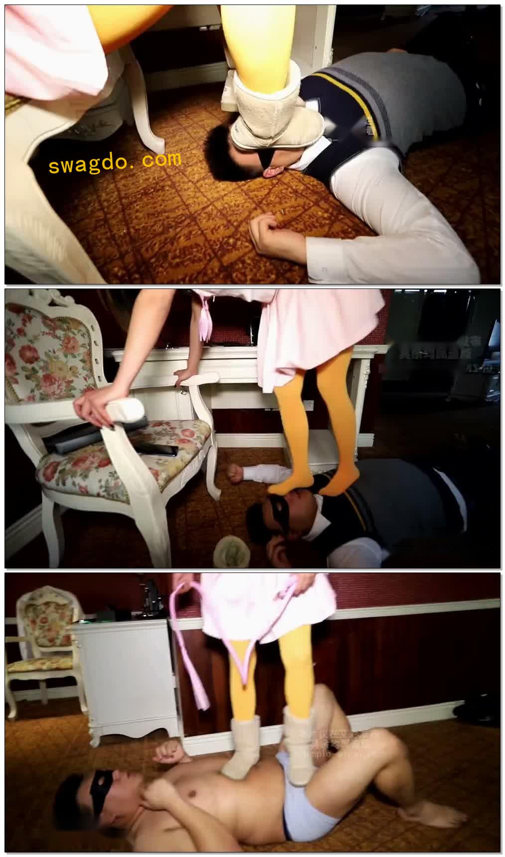 【彤彤】发现老湿的秘密舔UGG,闻丝袜,舔鞋底 【彤彤】发现老湿的秘密舔UGG,闻丝袜,舔鞋底
