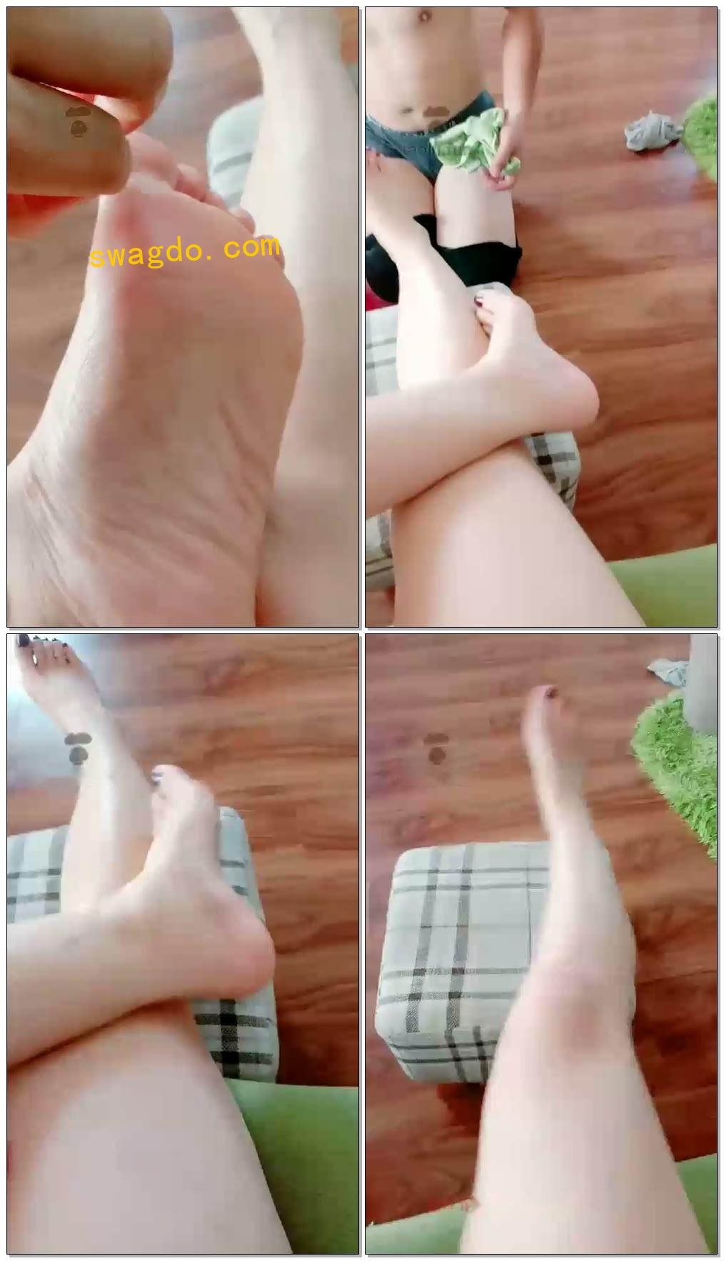 【灵犀女ss】日常脚奴伺候着-续【36分钟】【标清】 【灵犀女ss】日常脚奴伺候着-续【36分钟】【标清】
