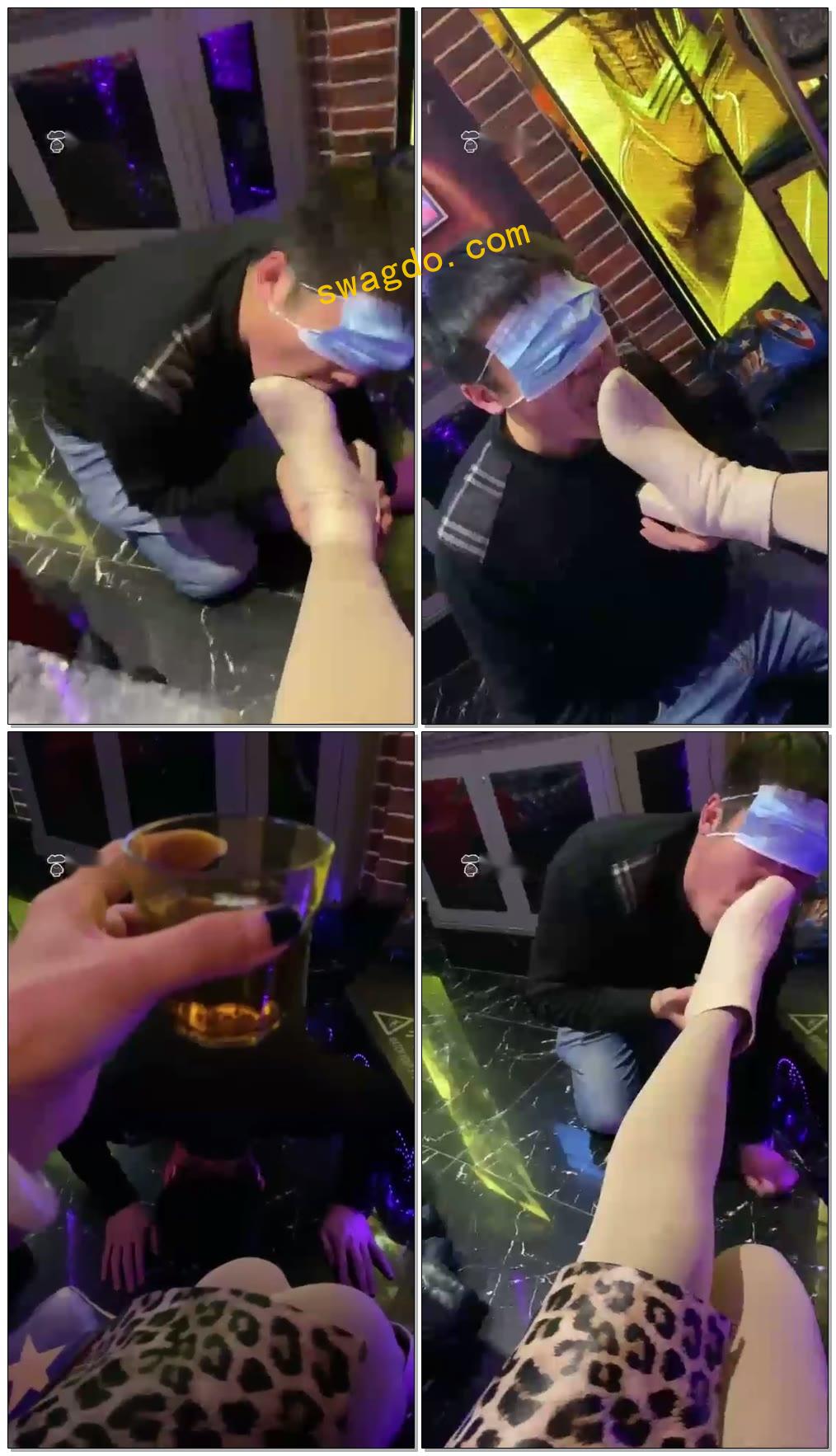 【这个女皇不太冷】短靴KTV训狗钻胯圣水【18分钟】【标清】 【这个女皇不太冷】短靴KTV训狗钻胯圣水【18分钟】【标清】