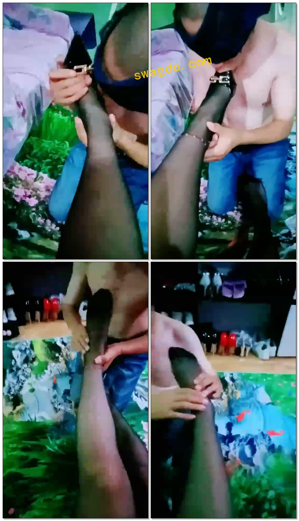 【北京丽芝】舔丝袜脚,踢裆【24分钟】 【北京丽芝】舔丝袜脚,踢裆【24分钟】