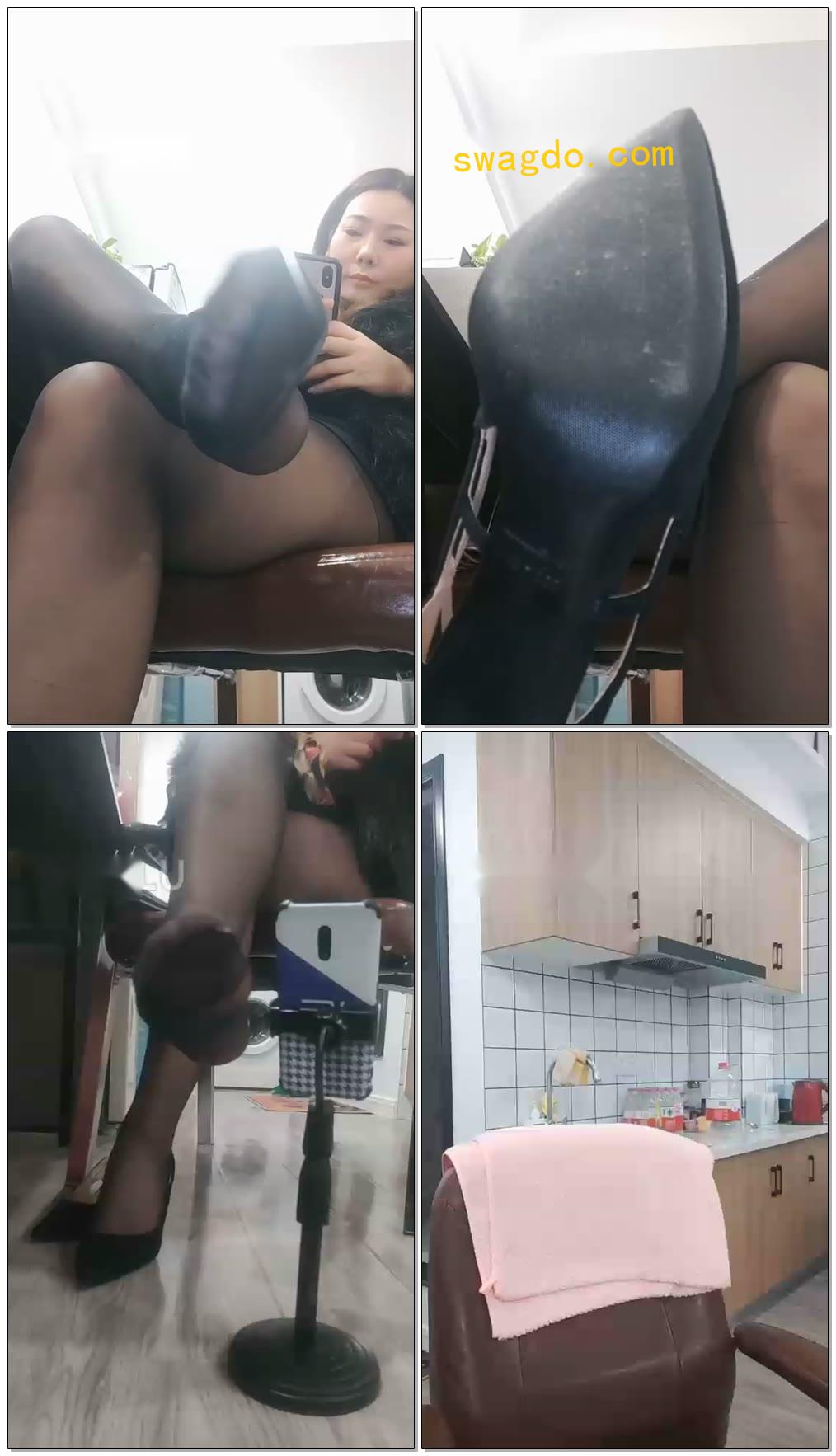 【七色女王】专场舔脚【16分钟】 【七色女王】专场舔脚【16分钟】
