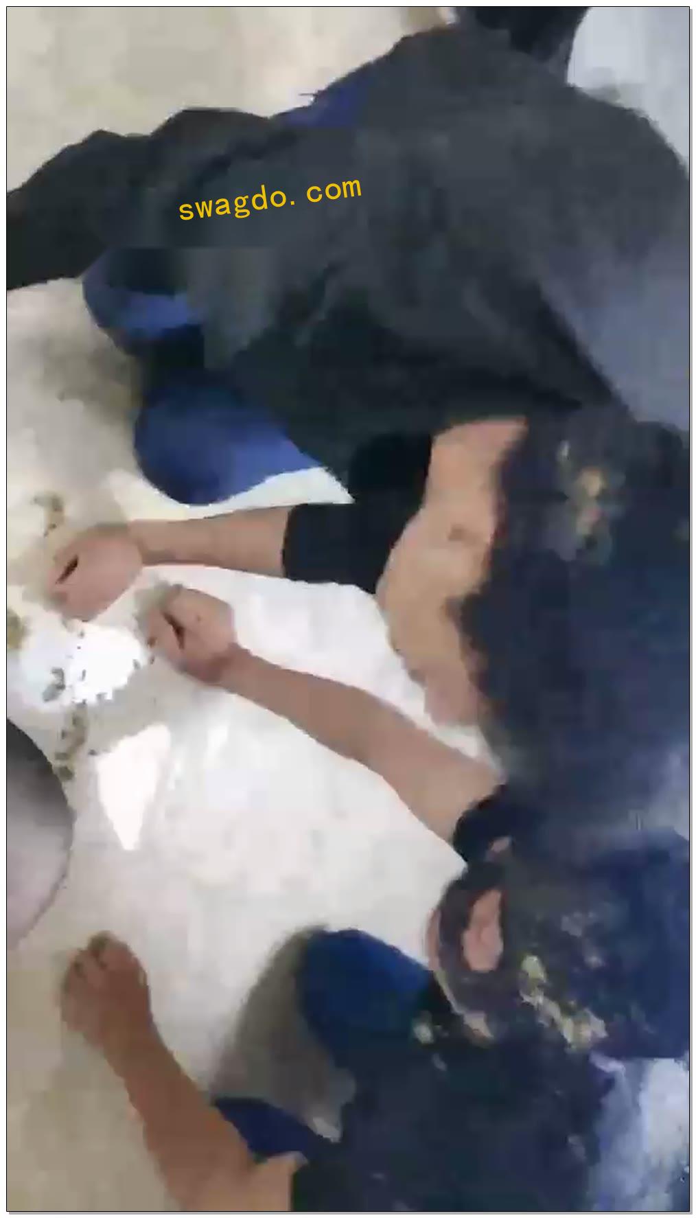 【Audrey丶雪儿】全程高能，双m呕吐一起抢着吃呕吐物，摄影师真是个废物【40分钟】