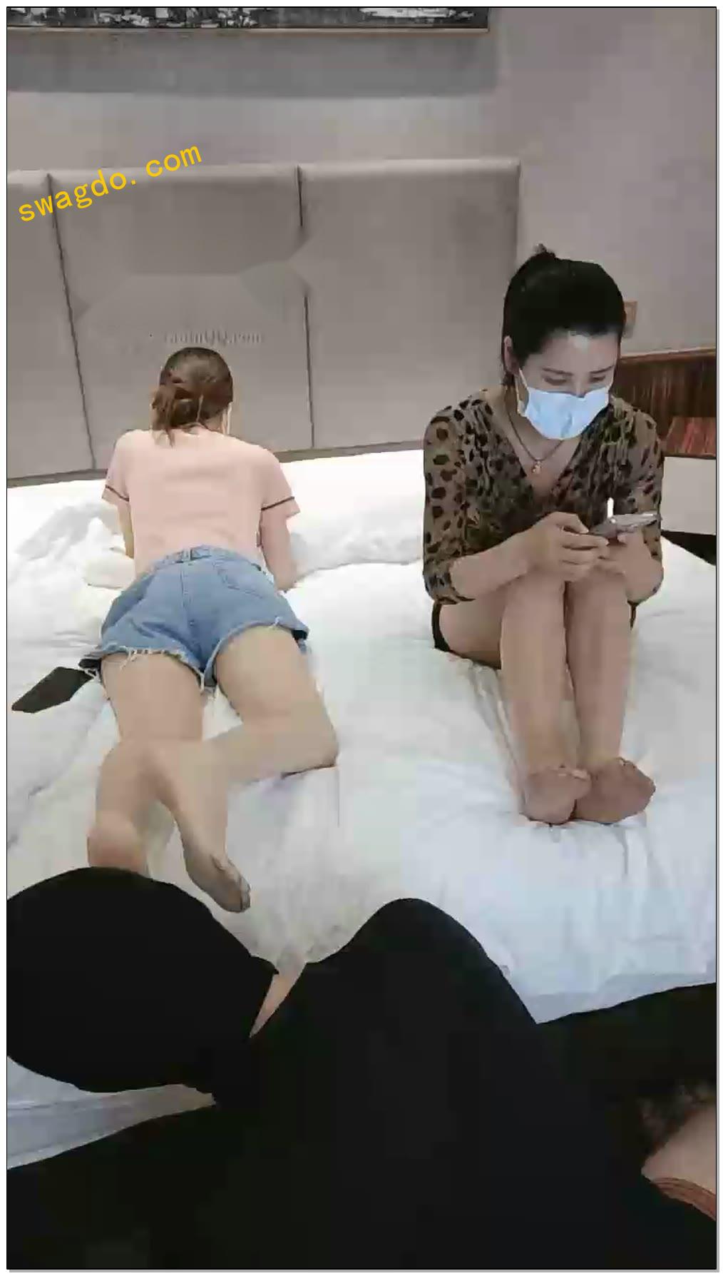 【多多s】舔丝袜脚(双主)!狗嘴撕破丝袜!(舔裸足)【48分钟】 【多多s】舔丝袜脚(双主)!狗嘴撕破丝袜!(舔裸足)【48分钟】