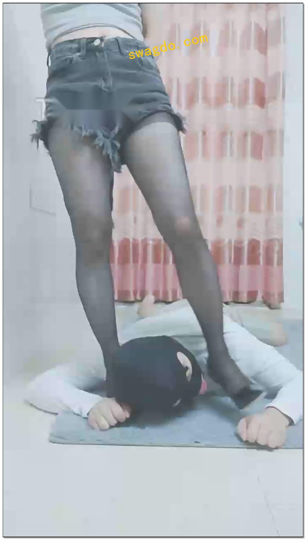 【灵竹女主】黑色系列专场踩头鞭打舔脚【24分钟】 【灵竹女主】黑色系列专场踩头鞭打舔脚【24分钟】