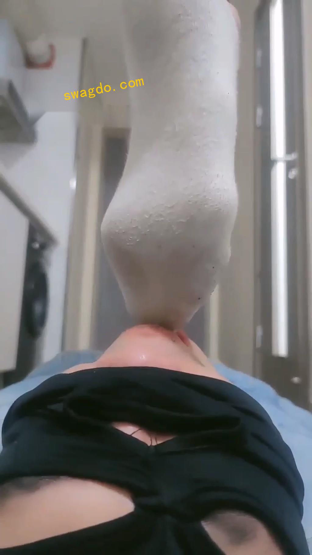 【美娜格格】强制闻汗脚毛巾嘟嘴【42分钟】 【美娜格格】强制闻汗脚毛巾嘟嘴【42分钟】